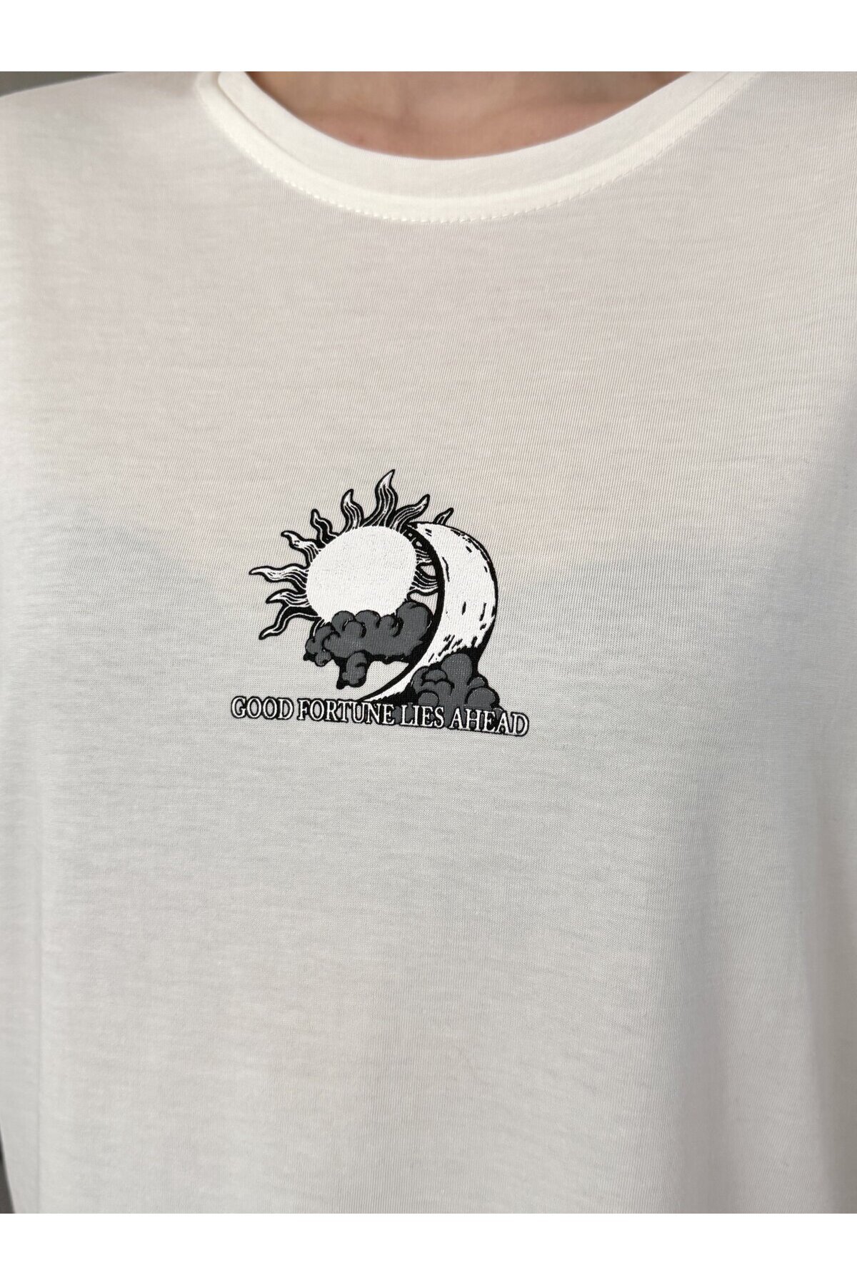 Moon Energy Sırt Baskılı Oversize Kadın Tişört Ekru