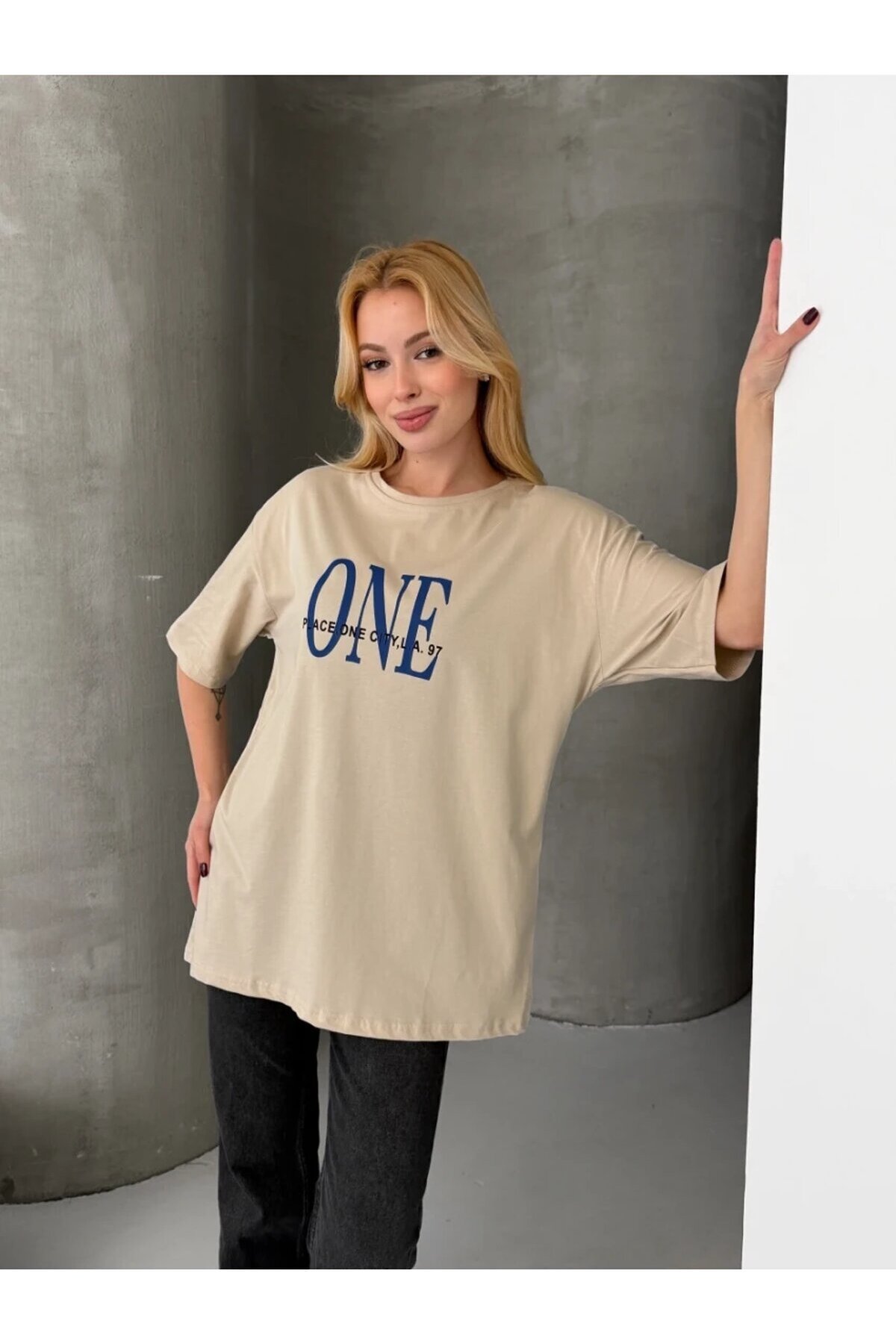 ONE Yazı Baskılı Oversize Kadın Tişört Bej