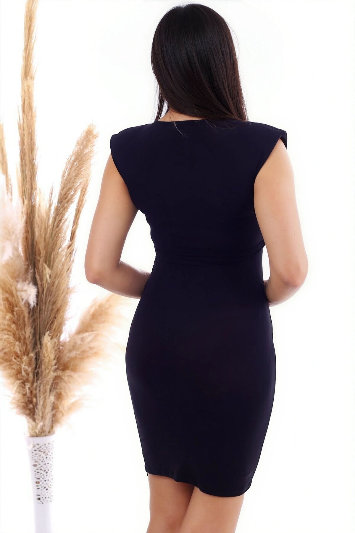 Örme Krep Beli Kuşaklı Omuzu Vatkalı Elbise SIYAH