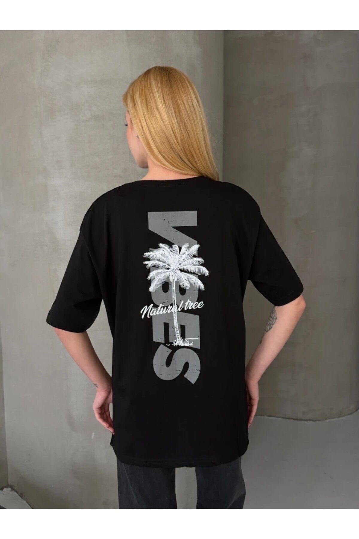 Palmiye Baskılı Sırt Baskı Detay Oversize Kadın Tişört - Siyah