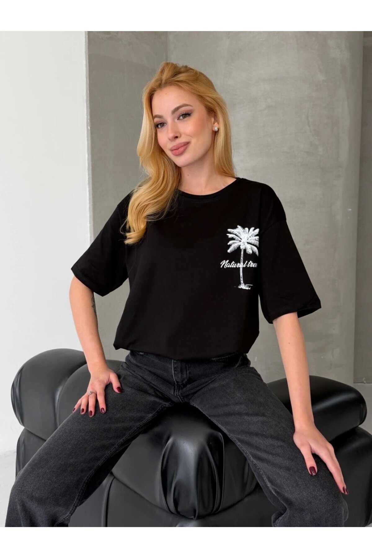 Palmiye Baskılı Sırt Baskı Detay Oversize Kadın Tişört - Siyah