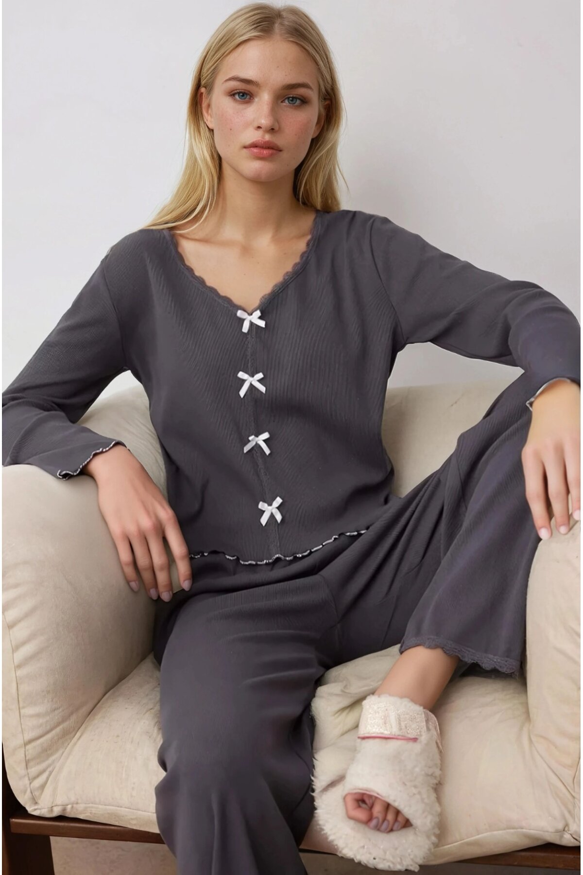 Pamuklu Dantel ve Fiyonk Detaylı Fitilli Örme Pijama Takımı