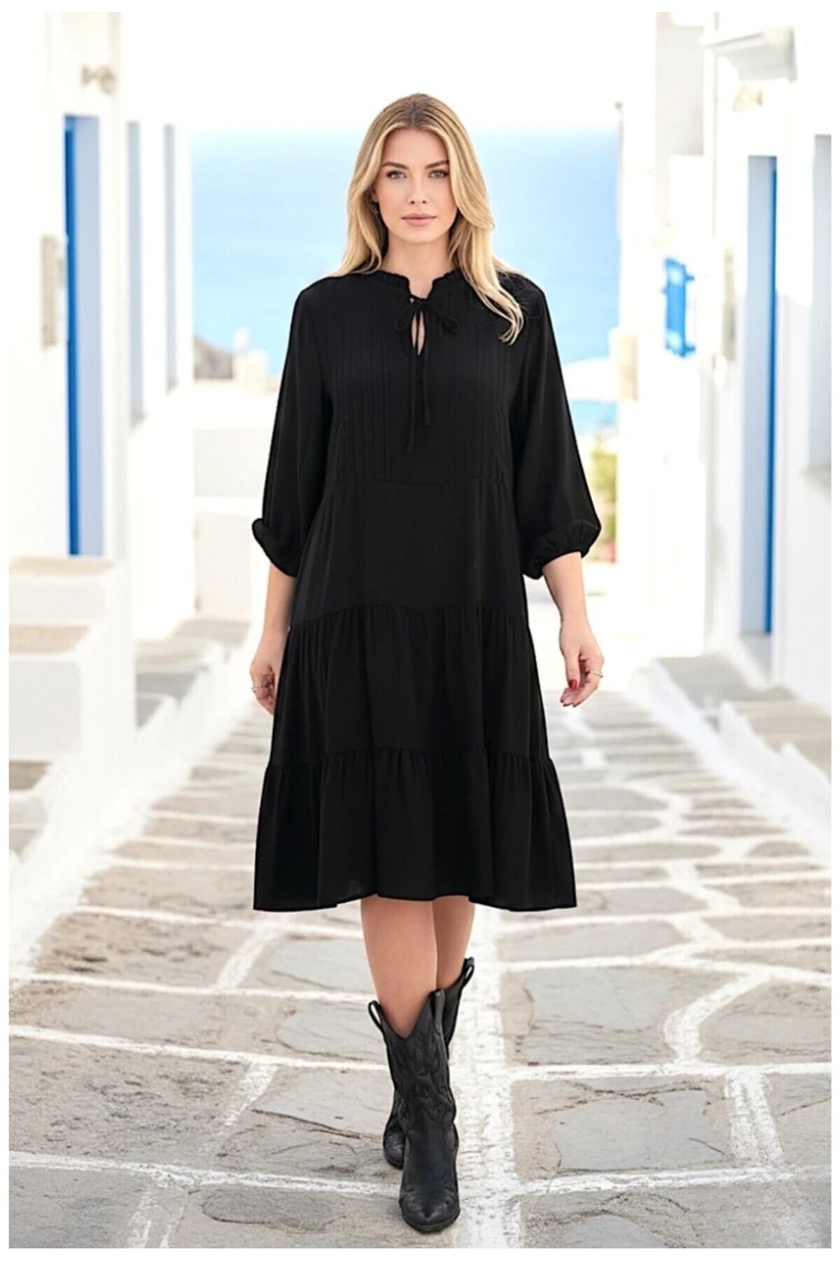 Siyah Nervüllü Kısa Boy Elbise