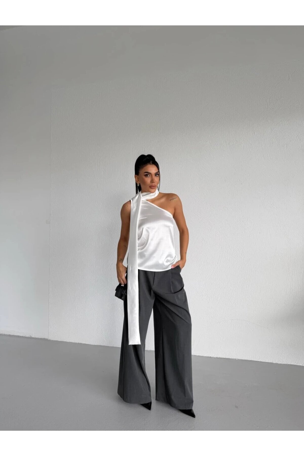 Yaka Detay Saten Bluz Beyaz