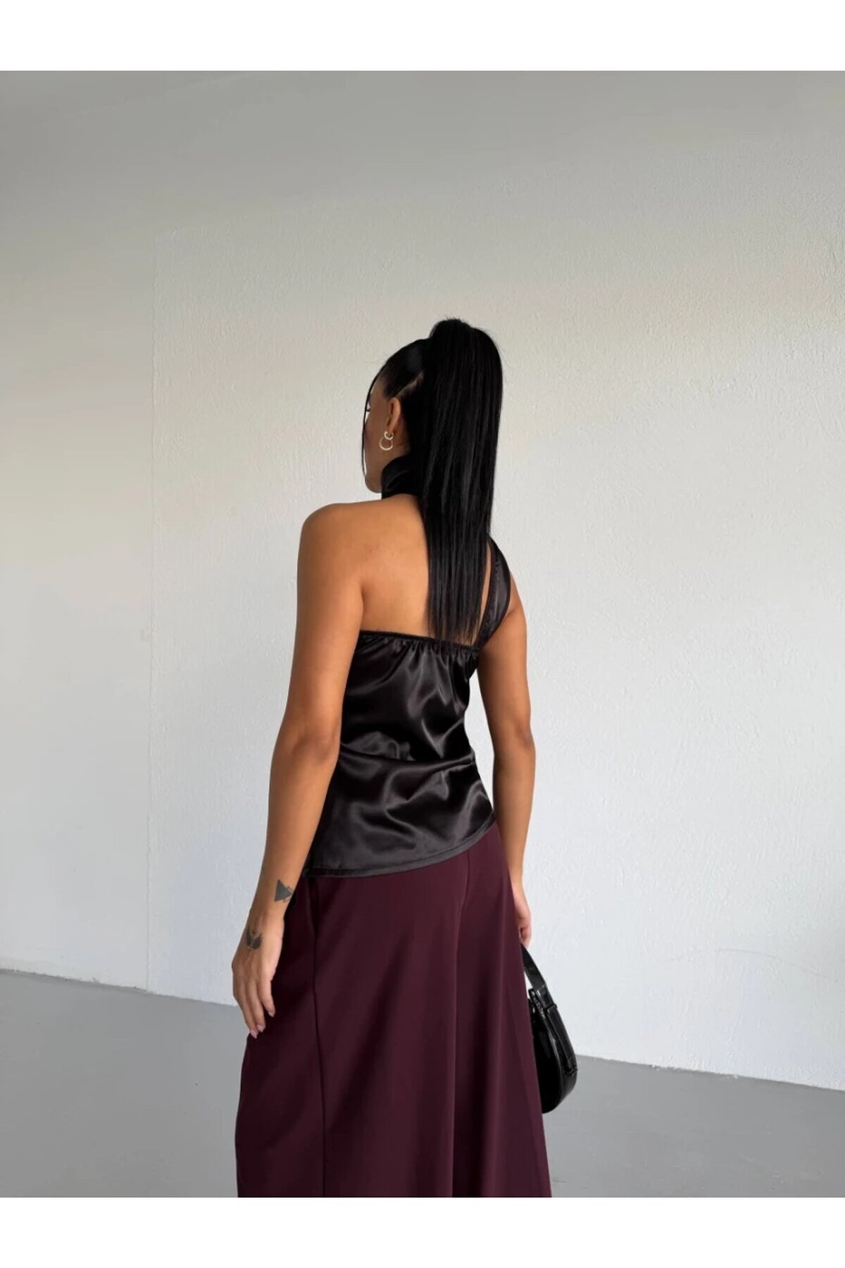 Yaka Detay Saten Bluz Siyah