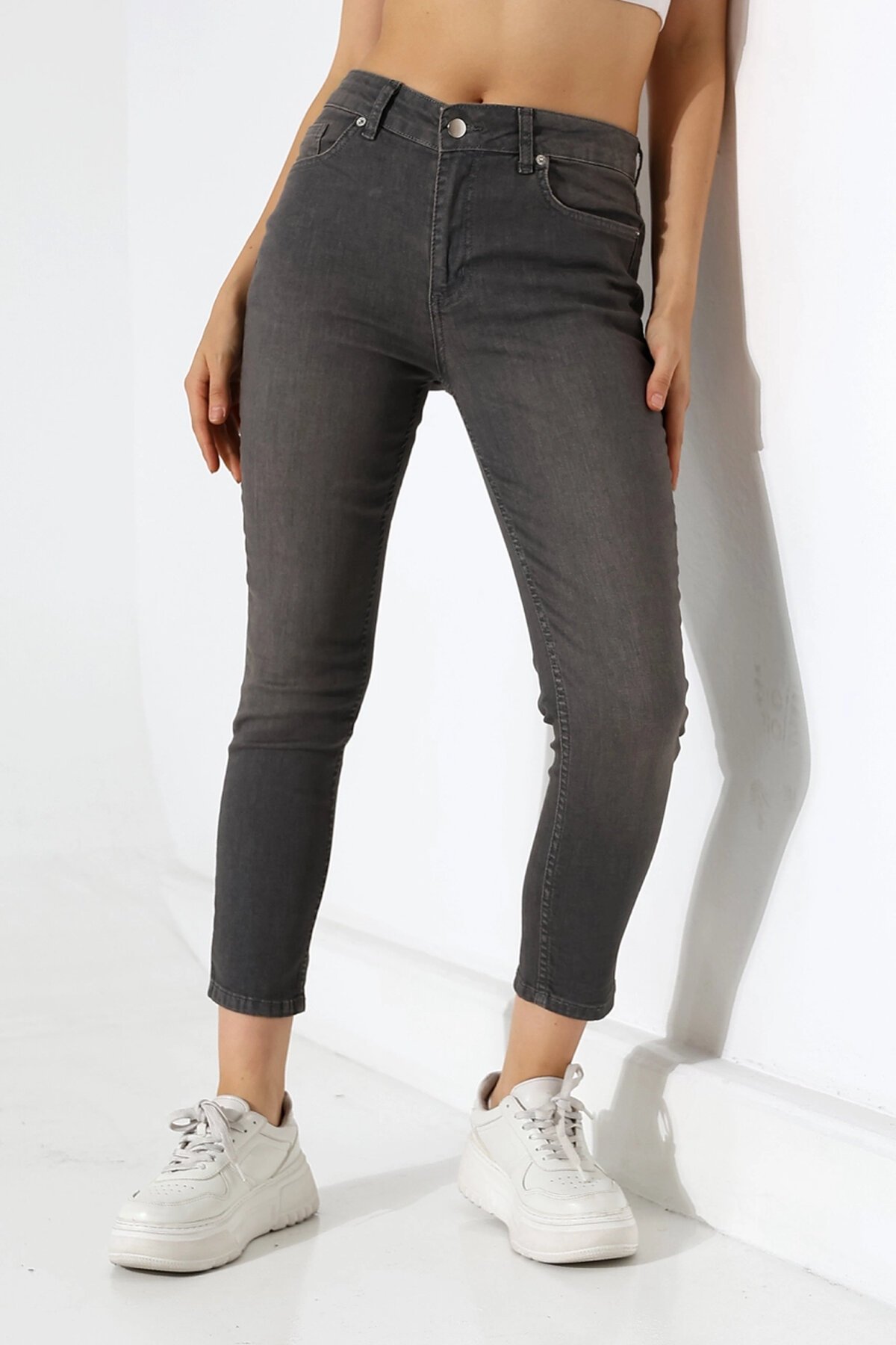 Yüksek Bel Dar Paça Füme Jean Pantolon