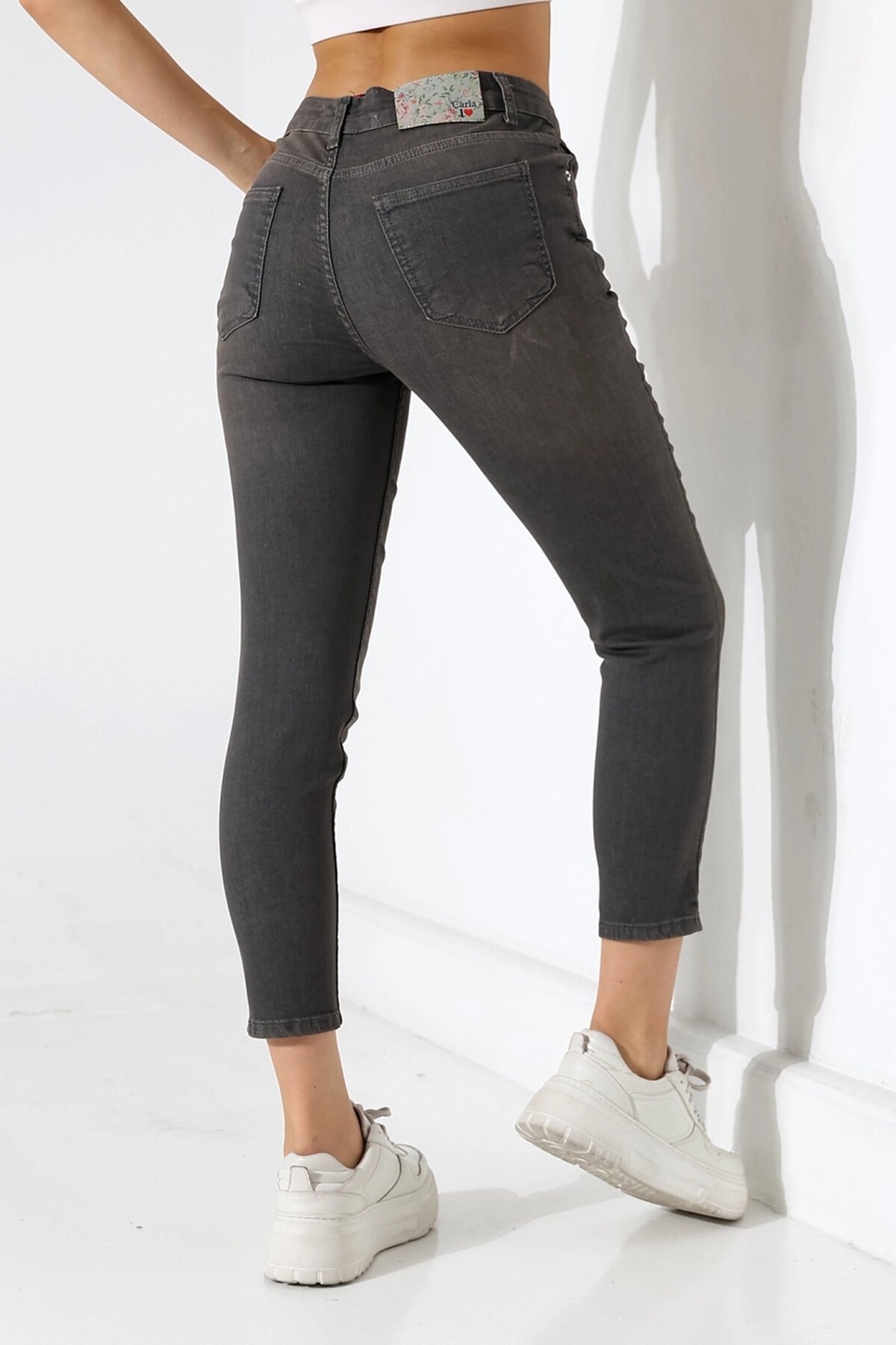 Yüksek Bel Dar Paça Füme Jean Pantolon