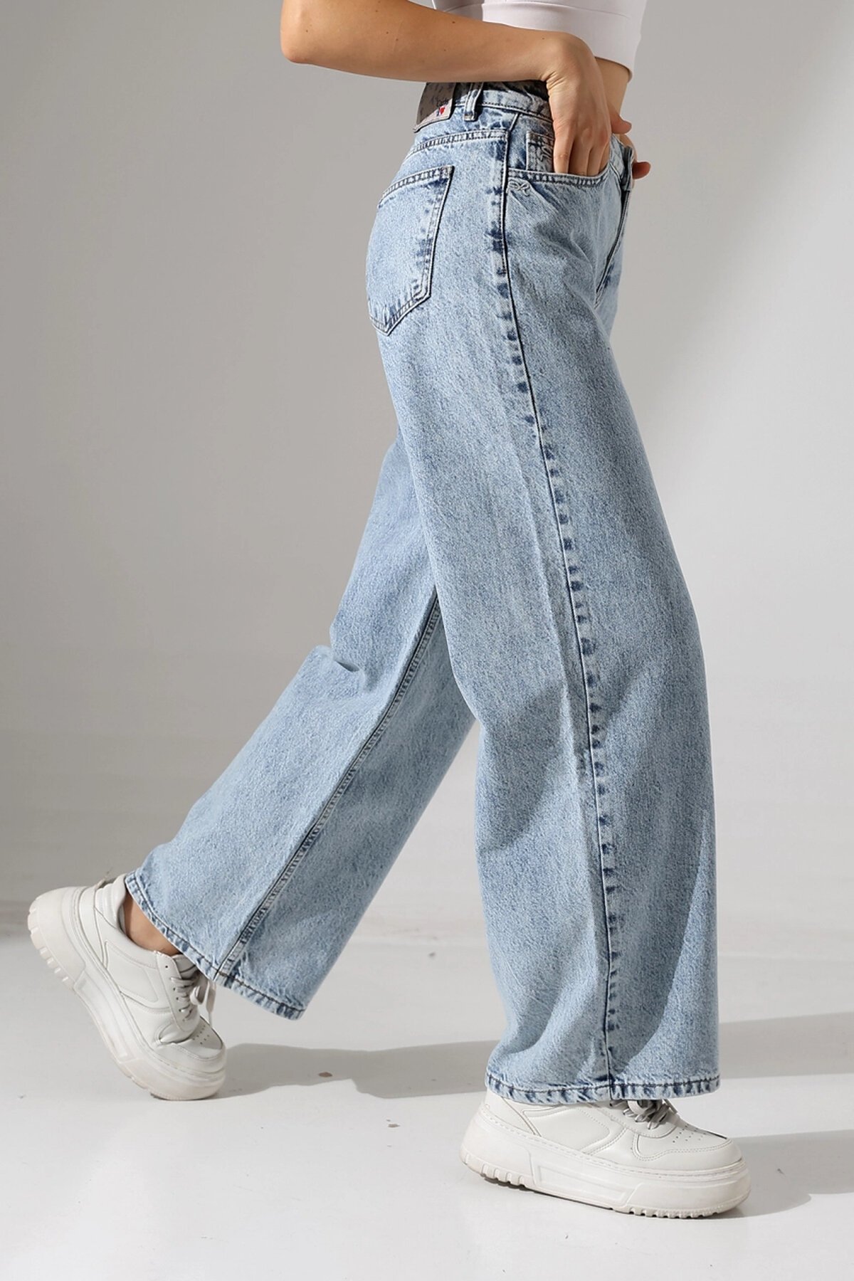 Yüksek Bel Rahat Kesim Düz Paça Jean Buz Mavisi