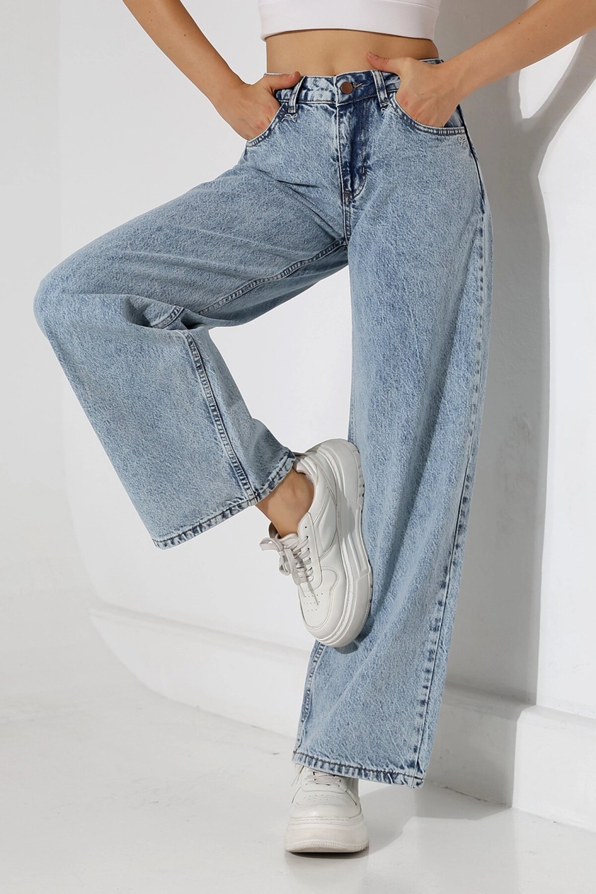 Yüksek Bel Rahat Kesim Düz Paça Jean Buz Mavisi