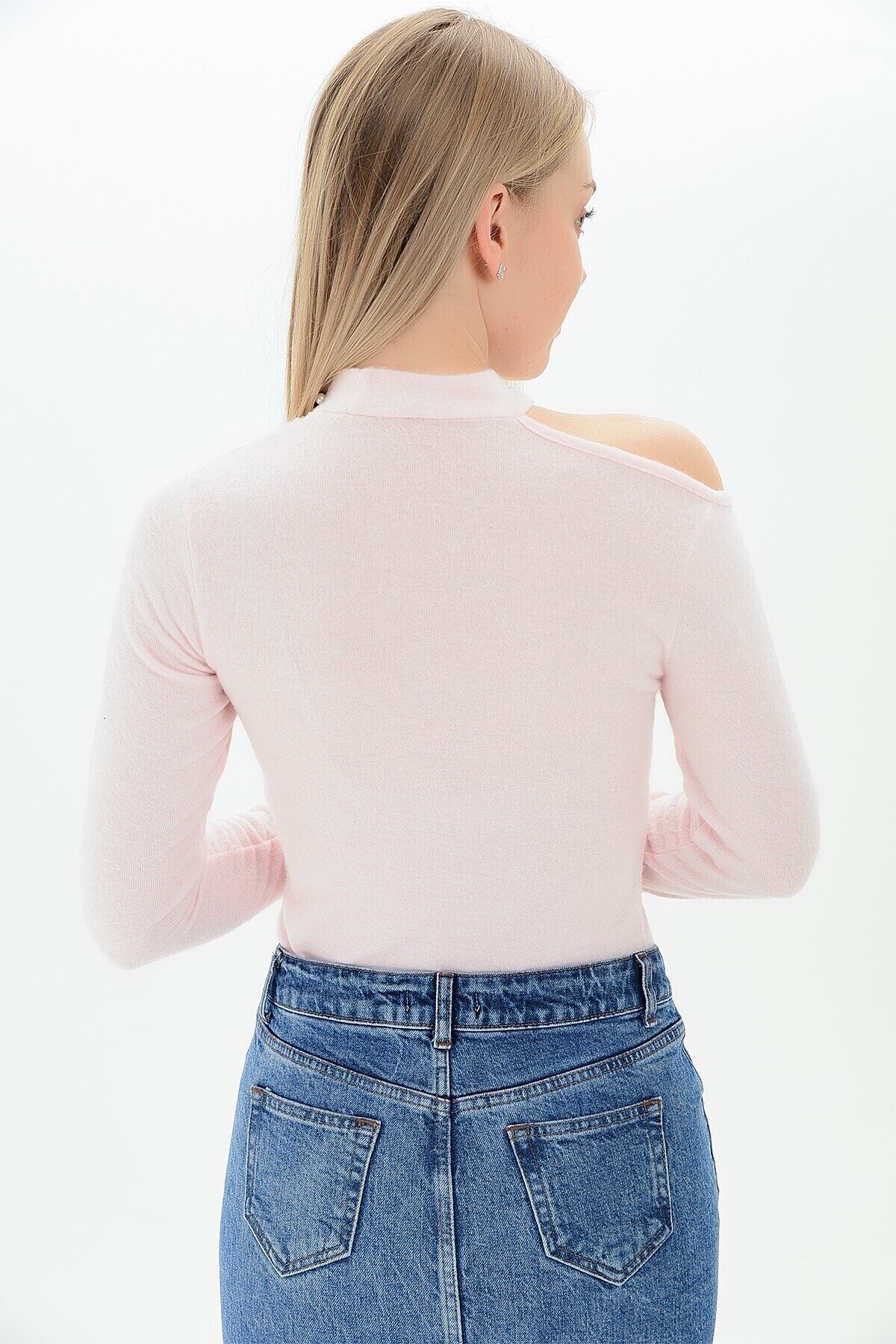 Yumoş Tek Omuzu Açık İncili Bluz PUDRA