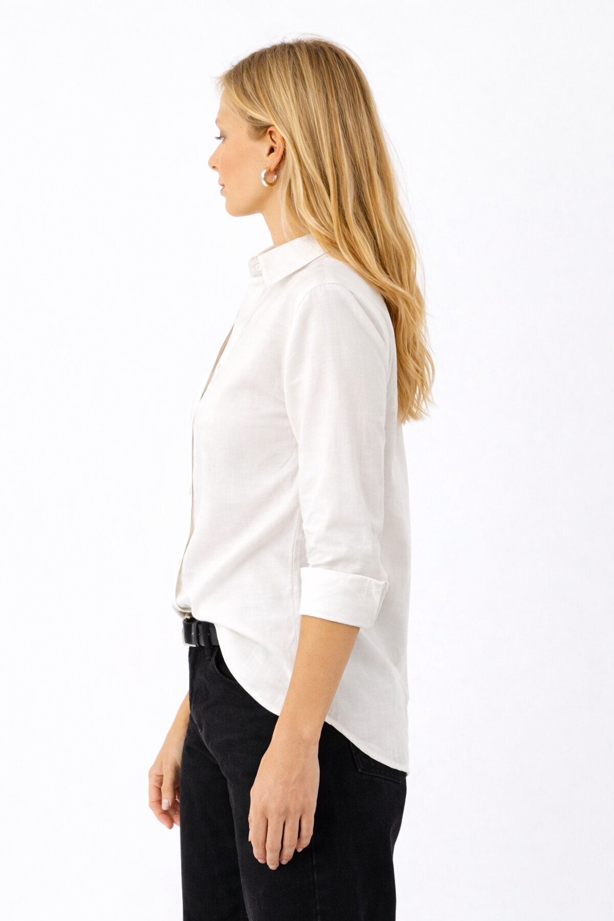Beyaz V Yaka Düğmeli Kadın Gömlek – Rahat Kesim, Günlük & Şık Stil