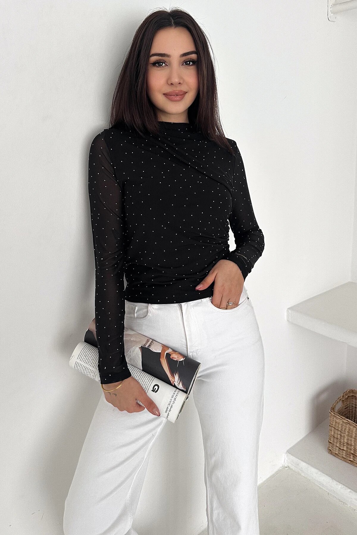 Dantel Detaylı Puantiye Bluz