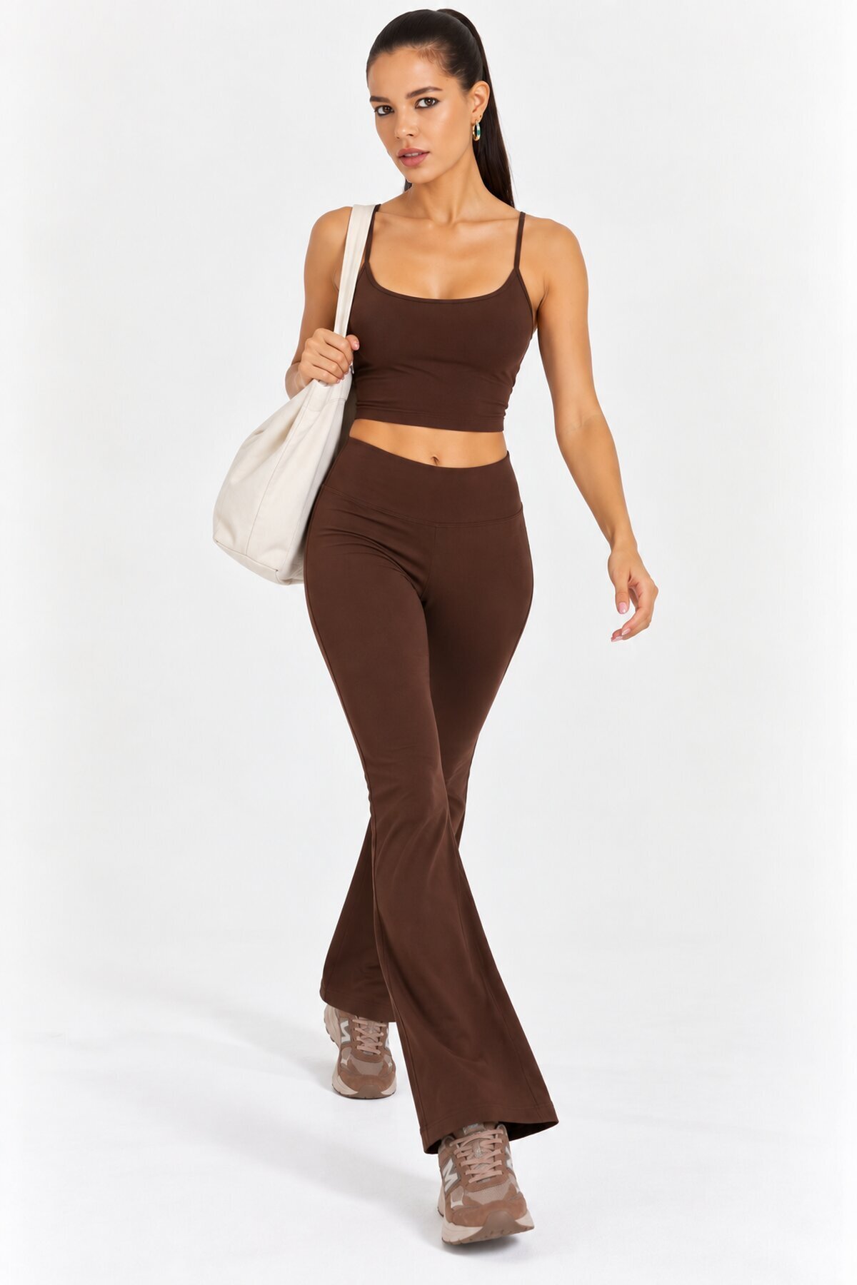 Kadın Kahverengi Askılı Crop Top ve İspanyol Paça Pantolon Spor Takım