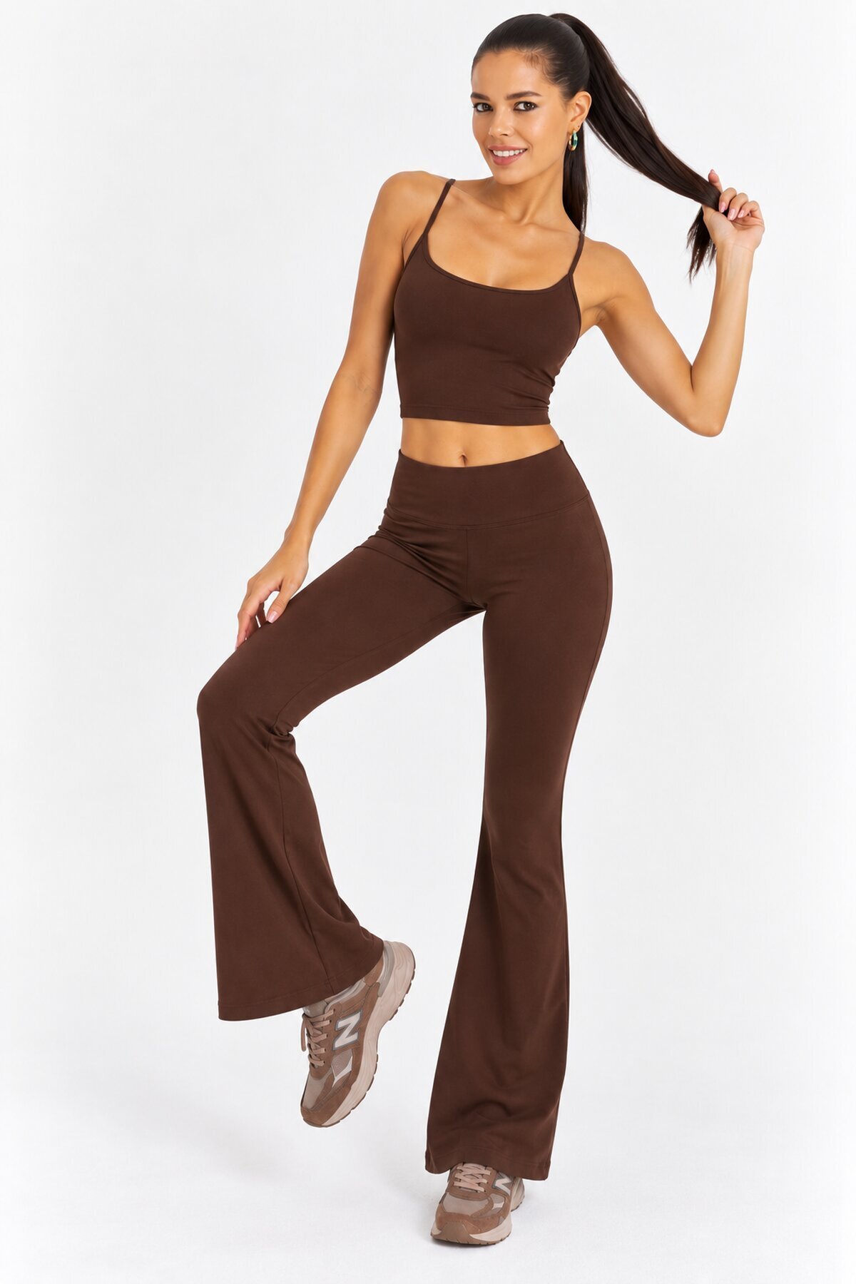 Kadın Kahverengi Askılı Crop Top ve İspanyol Paça Pantolon Spor Takım