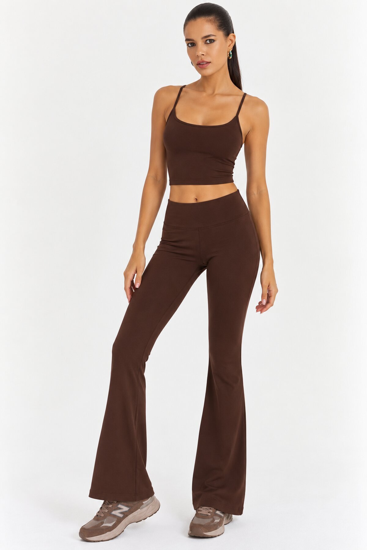 Kadın Kahverengi Askılı Crop Top ve İspanyol Paça Pantolon Spor Takım