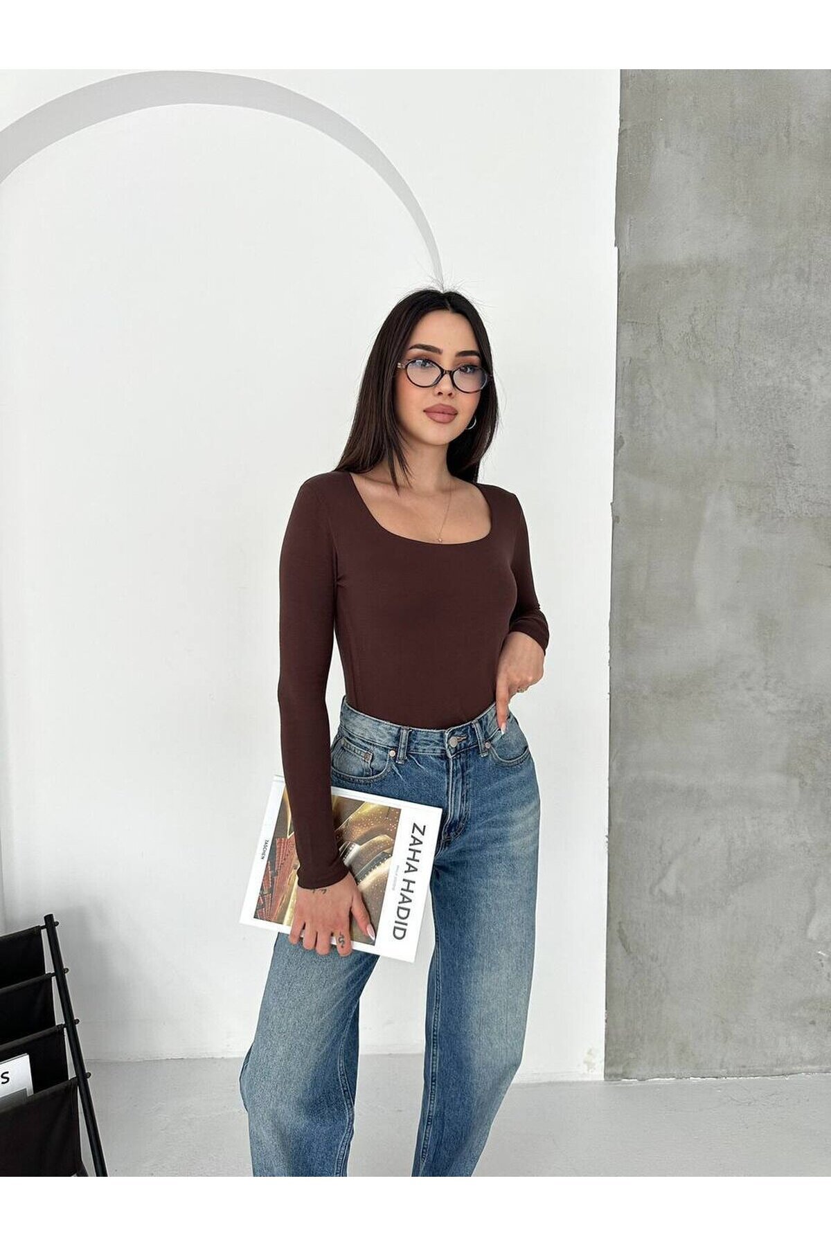 Kahverengi Kare Yaka Uzun Kollu Basic Bluz – Esnek Kumaş Günlük Şık Kadın Bluz