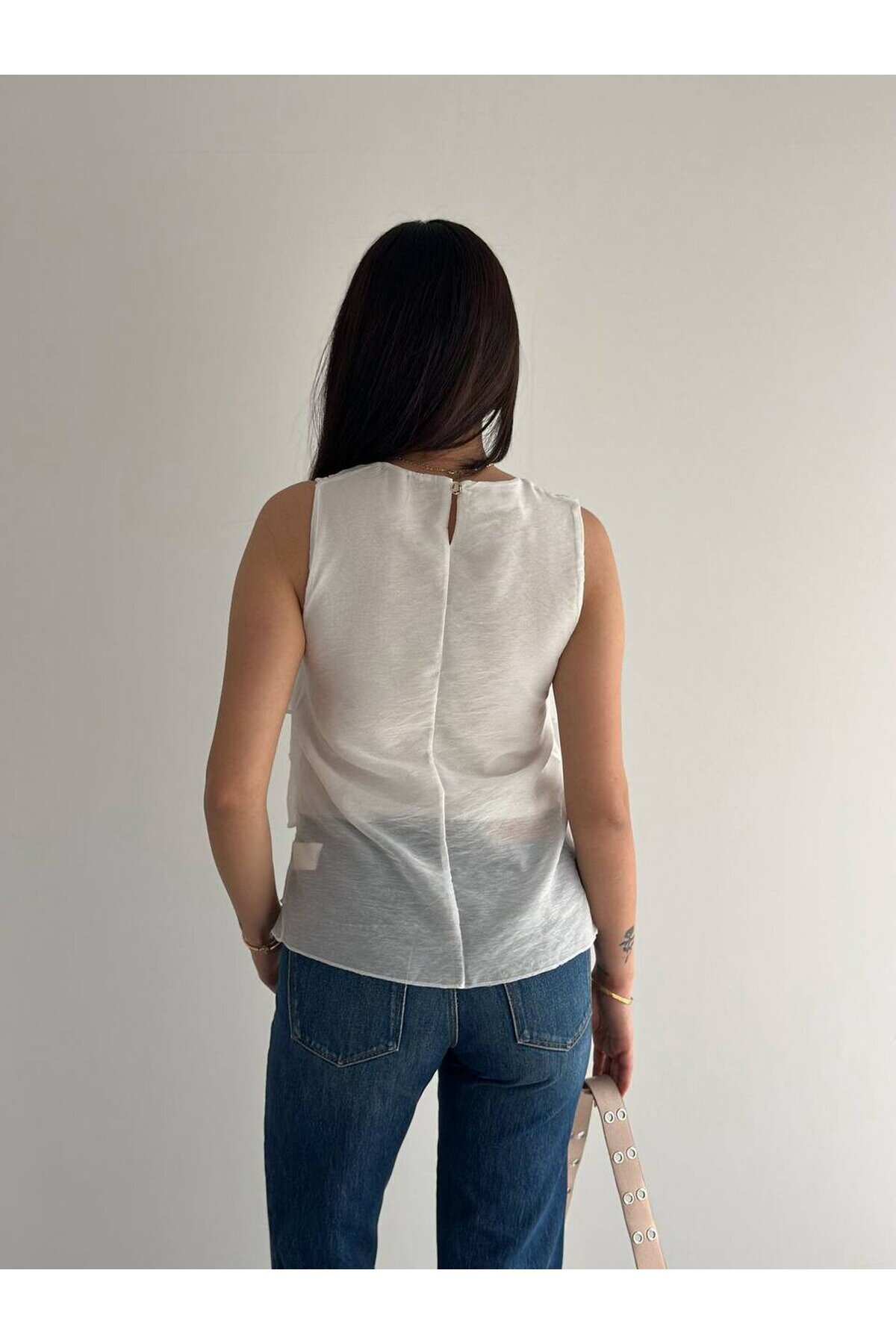 Kat Kat Fırfırlı Kolsuz Bluz – Şık & Feminen Yazlık Kadın Üst