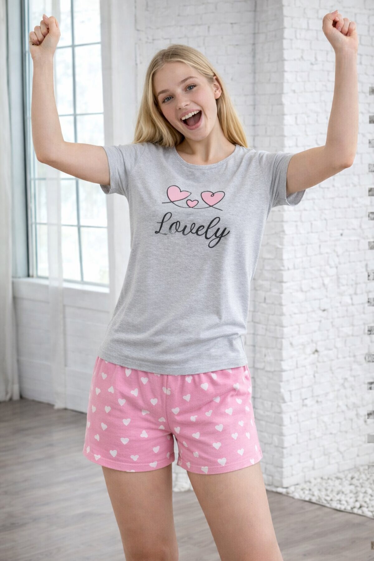 Lovely Baskılı Kalp Desenli Şortlu Kadın Pijama Takımı – Gri & Pembe