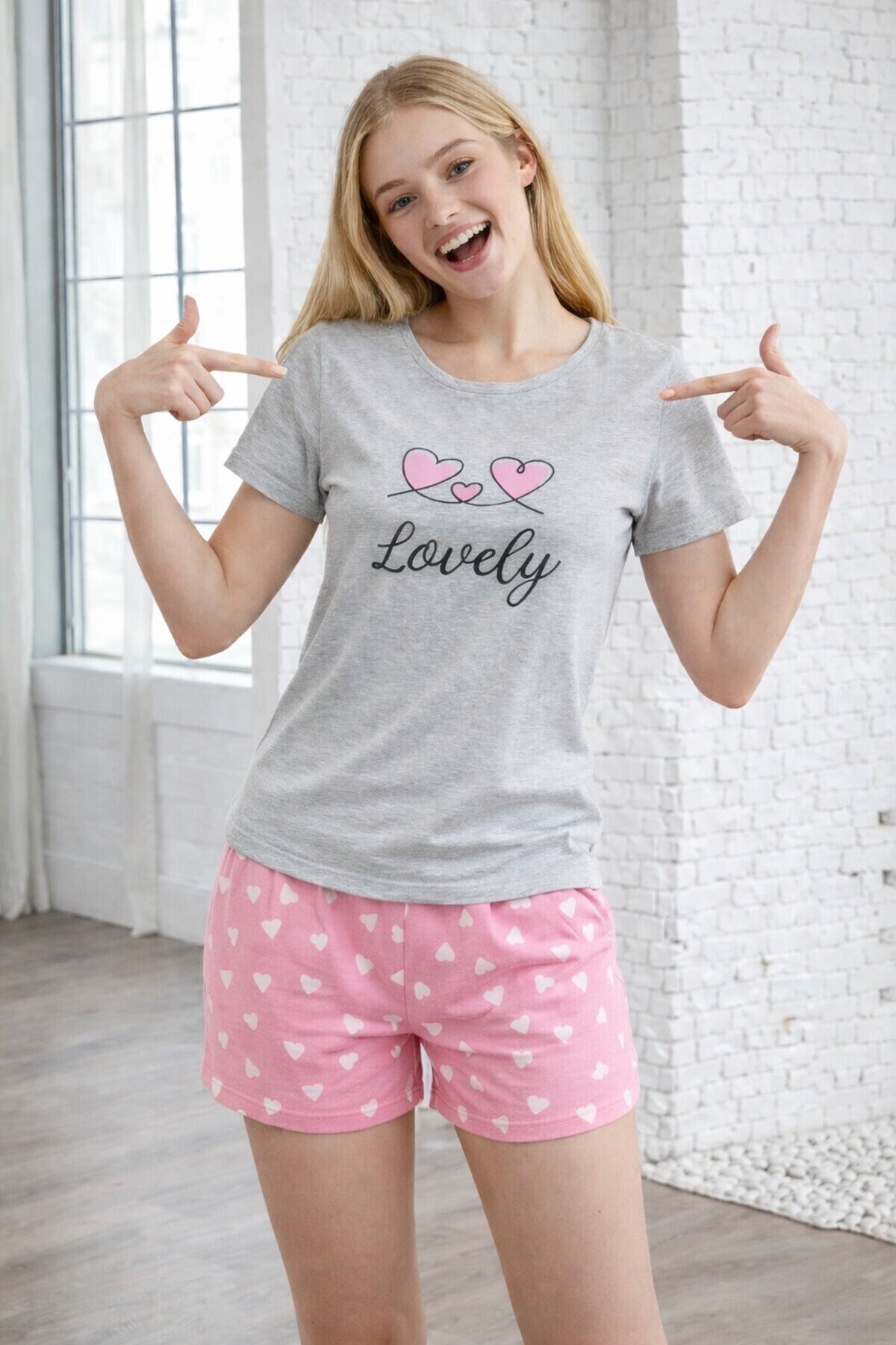 Lovely Baskılı Kalp Desenli Şortlu Kadın Pijama Takımı – Gri & Pembe