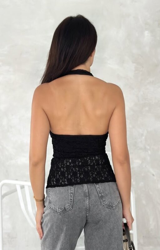 Siyah Dantel Halter Yaka Dekolteli Kadın Bluz – Şık ve Feminen Yazlık Üst