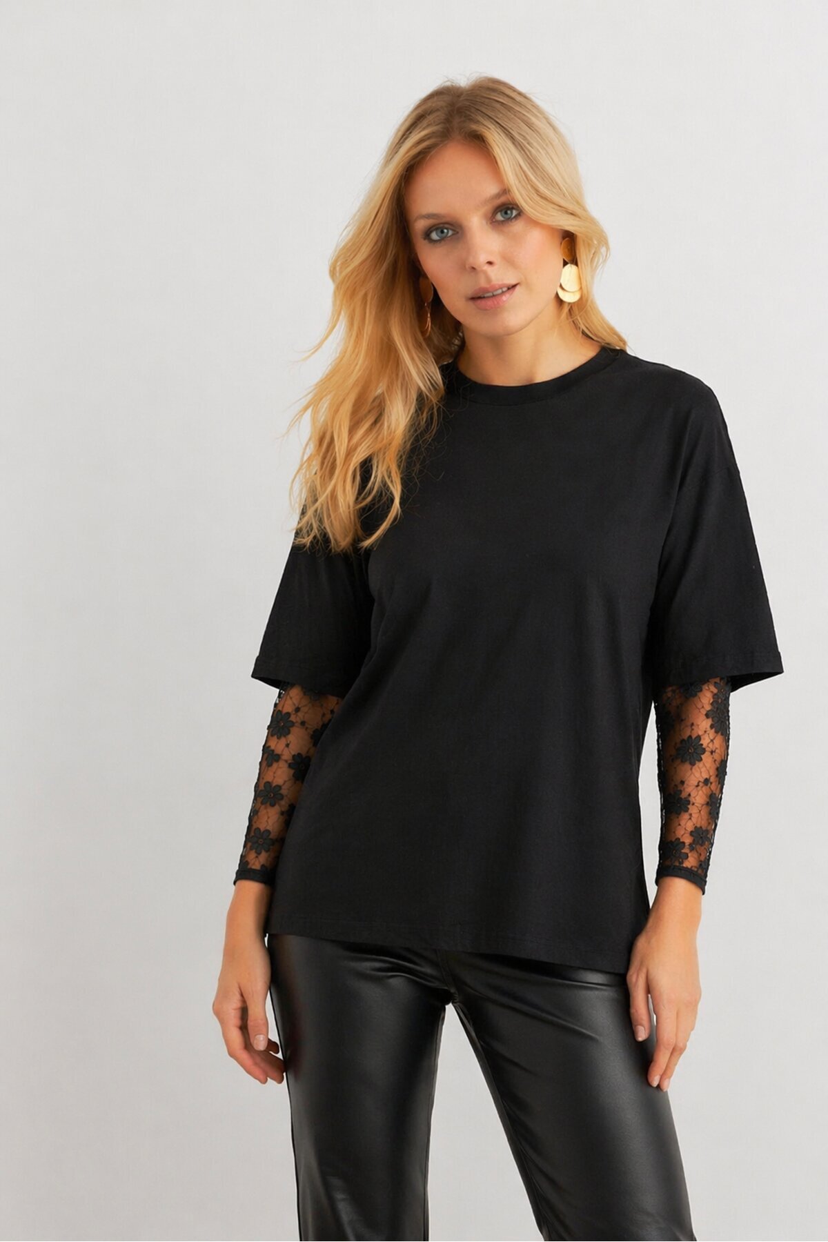 Siyah Dantel Kol Detaylı Oversize Kadın T-Shirt