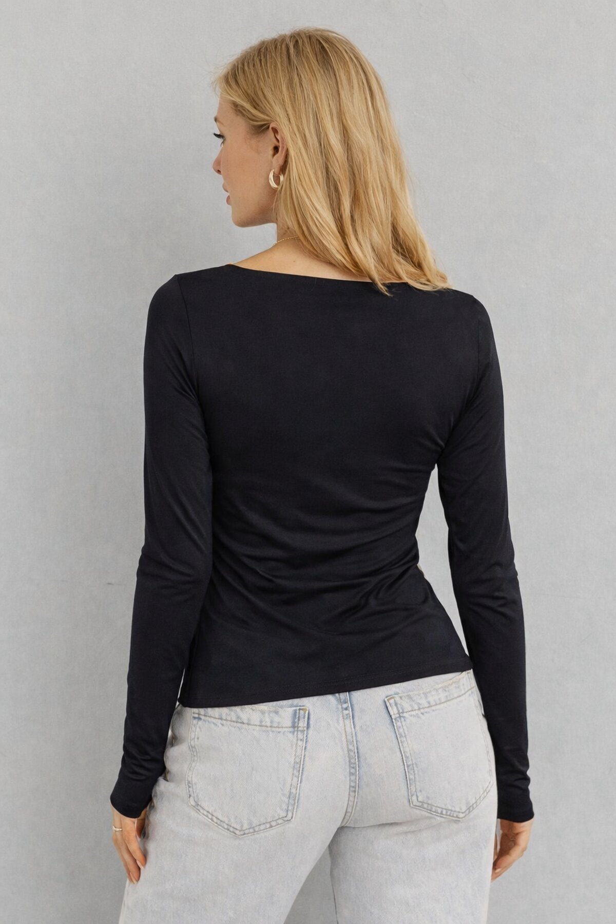 Siyah V Yaka Uzun Kollu Parmak Geçmeli Basic Bluz