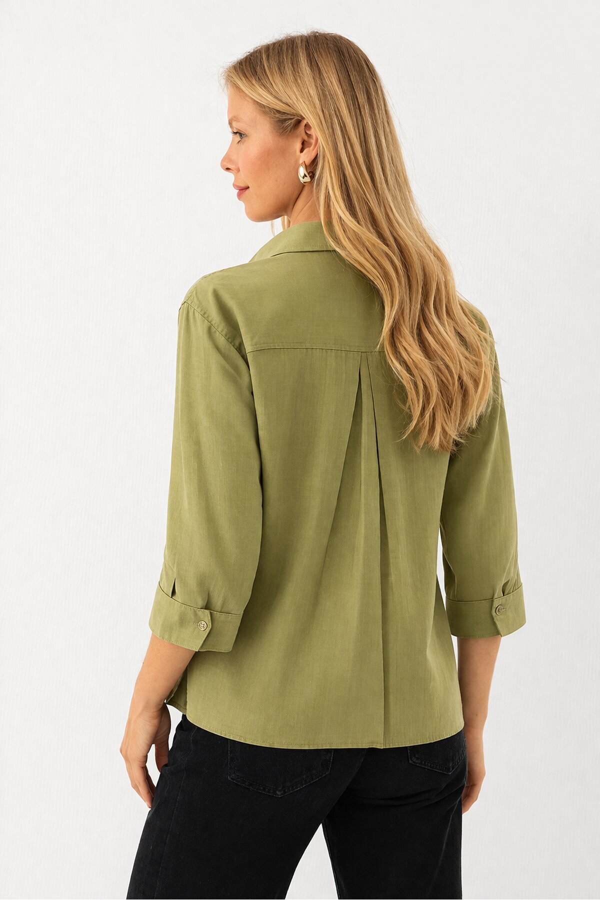 Yağ Yeşili V Yaka Düğmeli Kadın Gömlek – Rahat Kesim, Günlük & Şık Stil
