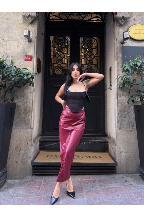 Arkadan Yırtmaçlı Deri Kalem Etek