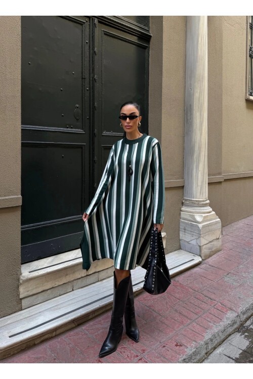 Bisiklet Yaka Çizgi Desenli Triko Elbise