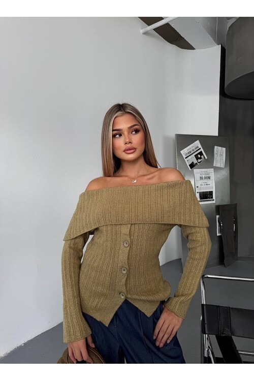 Madonna Yaka Düğmeli Triko Kazak