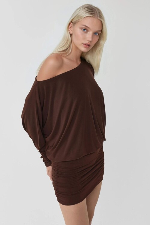 Düşük Omuz Esnek Elbise Kahverengi