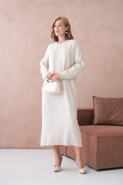 Kadın Bisiklet Yaka Yumuşak Dokulu Maksi Boy Şardonlu Oversize Triko Elbise