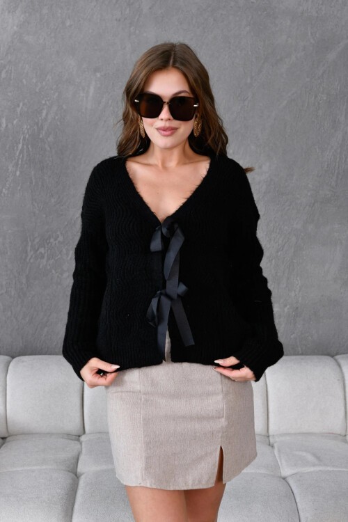 Kadın V Yaka Örgü Detay Fiyonklu Triko Ceket
