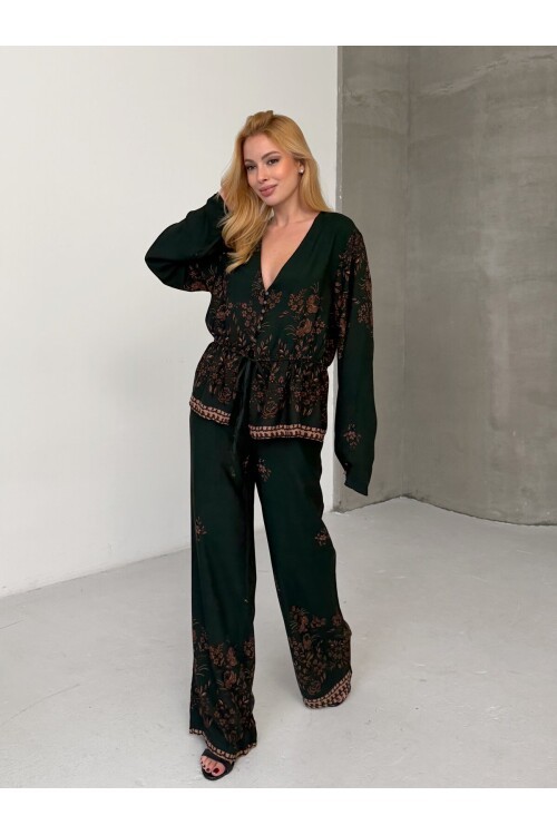 Kadın Viskon Kumaş Desenli V Yaka Kuşaklı Alt Üst Takım Yeşil