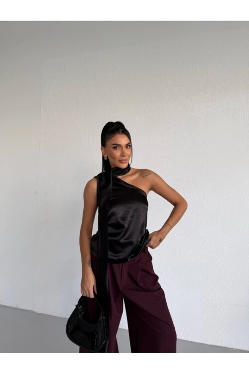 Yaka Detay Saten Bluz Siyah