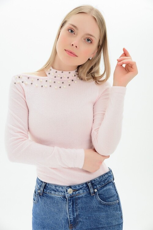 Yumoş Tek Omuzu Açık İncili Bluz PUDRA