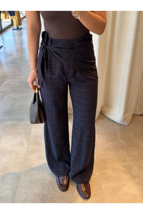 Ekose Desenli Bağlama Detaylı Yüksek Bel Pantolon – Şık & Rahat Kesim