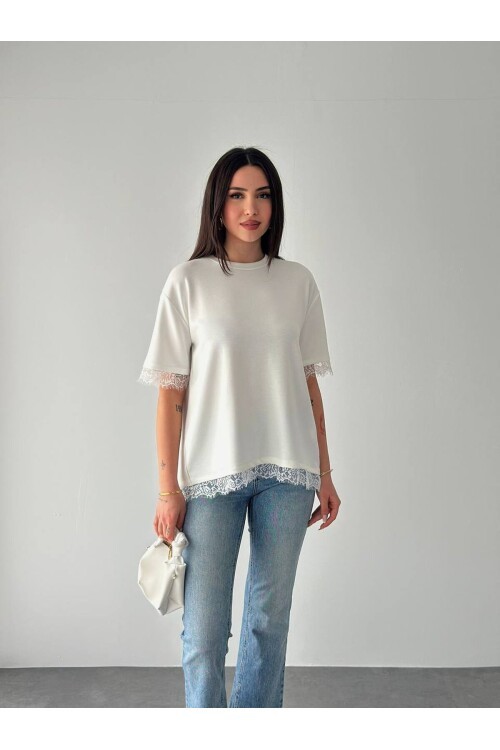 Ekru Dantel Detaylı Oversize T-Shirt Bluz – Sırt Dekolteli Şık Kadın Bluz