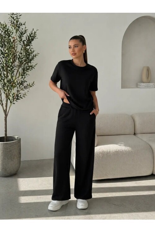 Minimal Siyah İkili Takım – Rahat Kesim Basic Tişört & Bol Paça Pantolon