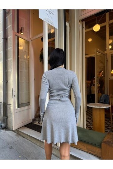 Gri Sırt Detay Kaşkorse Elbise