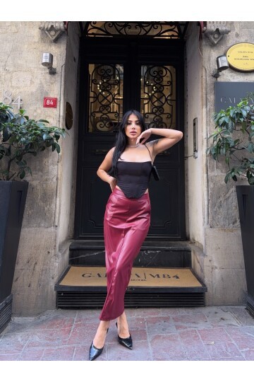 Arkadan Yırtmaçlı Deri Kalem Etek