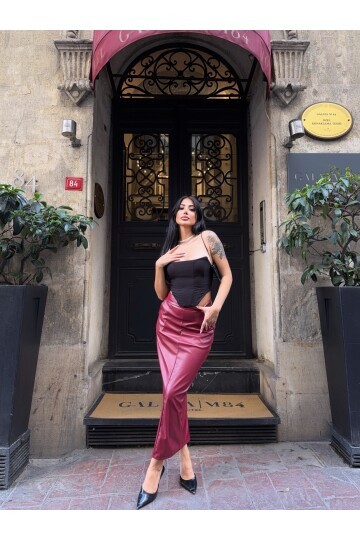 Arkadan Yırtmaçlı Deri Kalem Etek