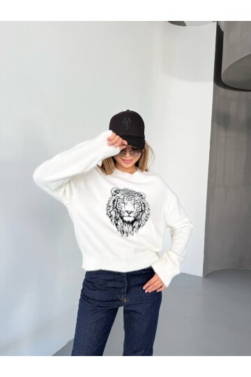 Aslan Figürlü Sakallı Triko Kazak