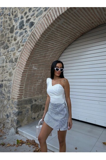 Beyaz Tek Omuz Prenses Kol Crep Bluz