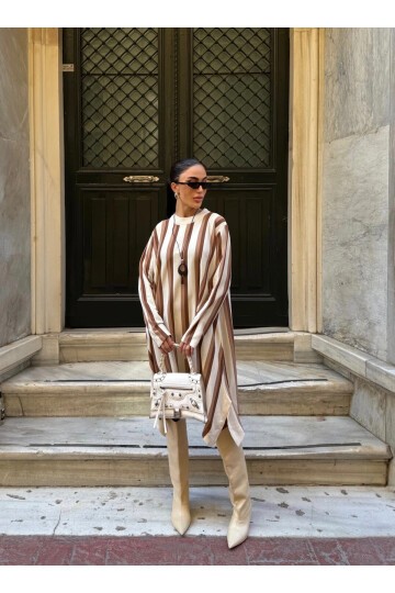 Bisiklet Yaka Çizgi Desenli Triko Elbise