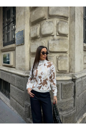 Çiçek Desenli Dokulu Triko Kazak