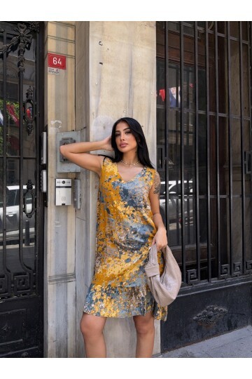 Desenli V Yaka Eteği Fırfırlı Viskon Elbise