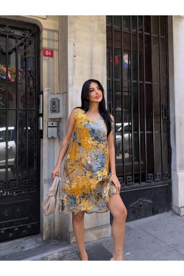 Desenli V Yaka Eteği Fırfırlı Viskon Elbise