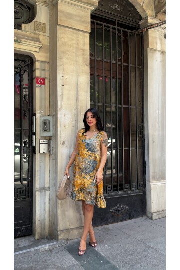 Desenli V Yaka Eteği Fırfırlı Viskon Elbise