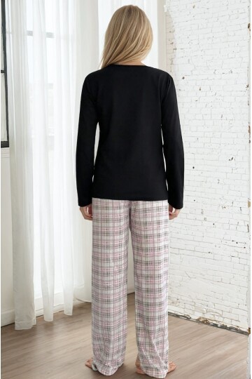 Ekose Desen Üstü Düz Pijama Takımı